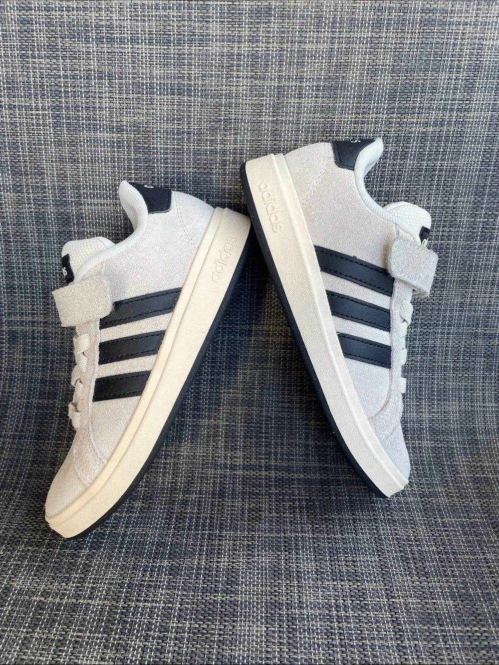 adidas Grand Court 00s Kids Suede Sneakers Light Beige Black Easy-on Shoes 12.5